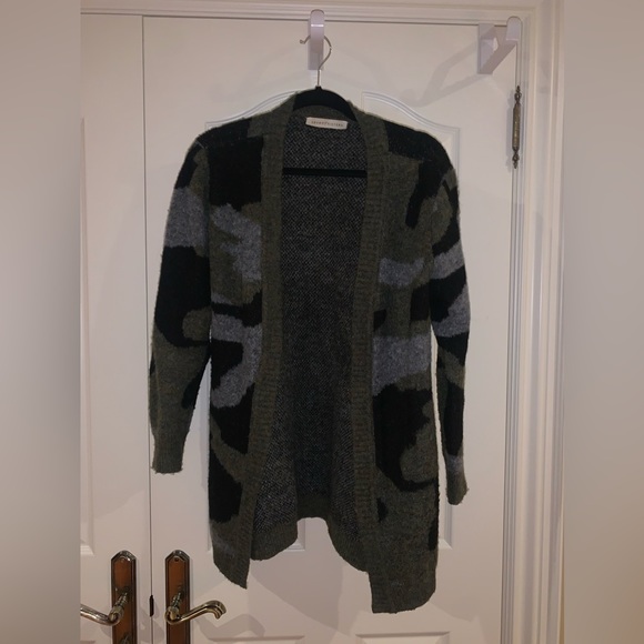 Cozy Army Pattern Cardigan - Picture 1 of 2